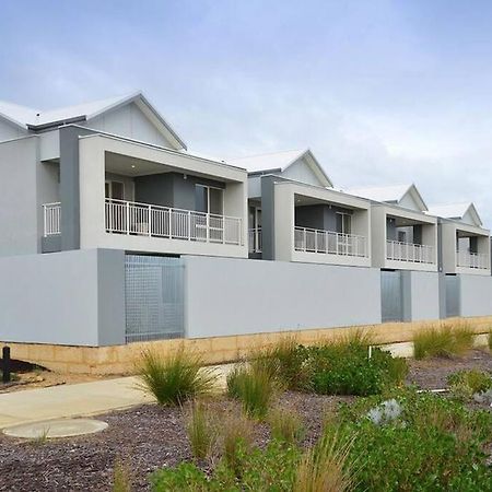Modern Luxury 1 Bedroom Apartment - Walk To The Shops! Free Wifi Clarkson Exterior foto